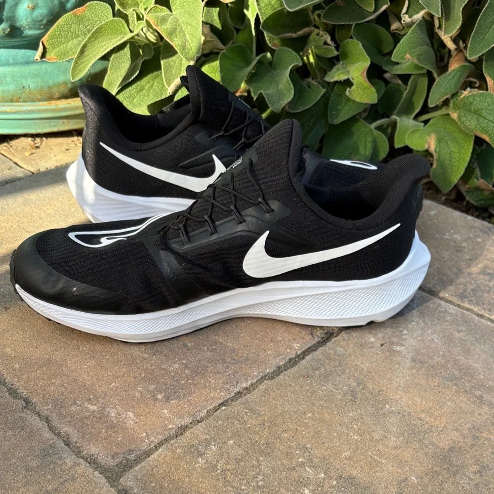 Nike Zoom‎ Pegasus FlyEase Black and White Athletic Shoes 13. Like new